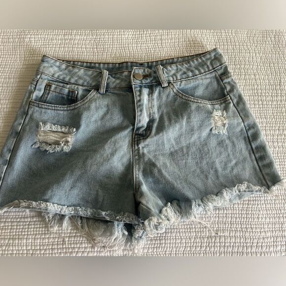Le Lis Women’s Ripped Distressed Light Wash Denim Jean Shorts Size Medium - Picture 1 of 9